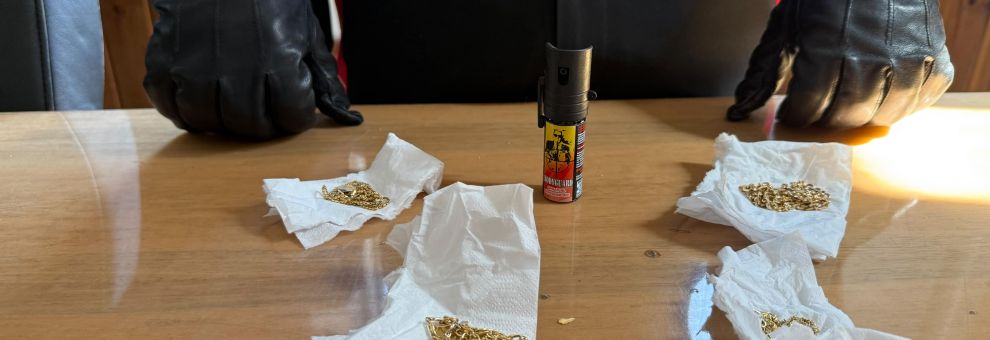 Roma, stop alla banda di scippatori che operava in centro, fermati tre giovani, recuperate catenine d'oro, soldi e droga