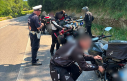 Passi sicuri Mugello, sul Passo del Muraglione 98 moto e 6 vetture controllate con 12 violazioni