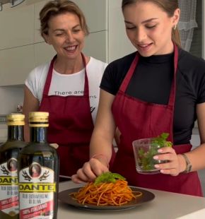 Miss Italia cucina in famiglia concorso di bellezza tra i fornelli, assieme a mamme e nonne