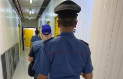 Roma Termini, finto cieco con occhiali scuri e bastone bianco, derubava i viaggiatori in transito, denunciato 68enne