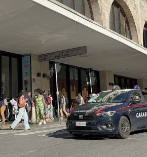 Roma Termini, tenta di rapire la ex-compagna per portarla a Napoli, bloccato dai Carabinieri
