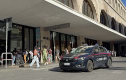 Roma Termini, tenta di rapire la ex-compagna per portarla a Napoli, bloccato dai Carabinieri