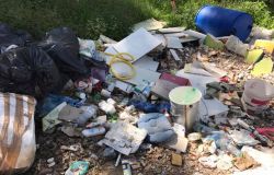 Torrimpietra, le discariche ai piedi del castello