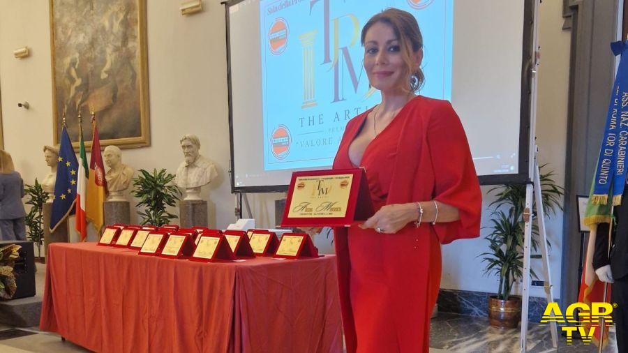 Alma Manera riceve il Premio TPM “The Artist – Valore ai Valori” per la trasmissione Crossover su Rai Isoradio. ©credits Foto F. Palumbo Alma Manera riceve il Premio TPM “The Artist – Valore ai Valori” per la trasmissione Crossover su Rai Isoradio. ©credits Foto F. Palumbo