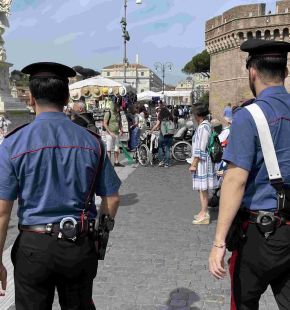 Roma San Pietro, spaccio, furto ed un borseggio in chiesa, 6 arresti, denunciato sacerdote per furto di beni culturali