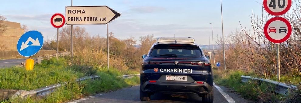 Roma Prima Porta, simulano un controllo di polizia per rapinare un 60enne, bloccati ed arrestati dai Carabinieri Roma Prima Porta, simulano un controllo di polizia per rapinare un 60enne, bloccati ed arrestati dai Carabinieri