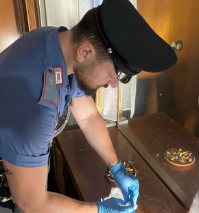 Roma, caccia ai pusher nei quartieri della movida, 12 in manette, sequestrati 5 kg. di droga Roma, caccia ai pusher nei quartieri della movida, 12 in manette, sequestrati 5 kg. di droga