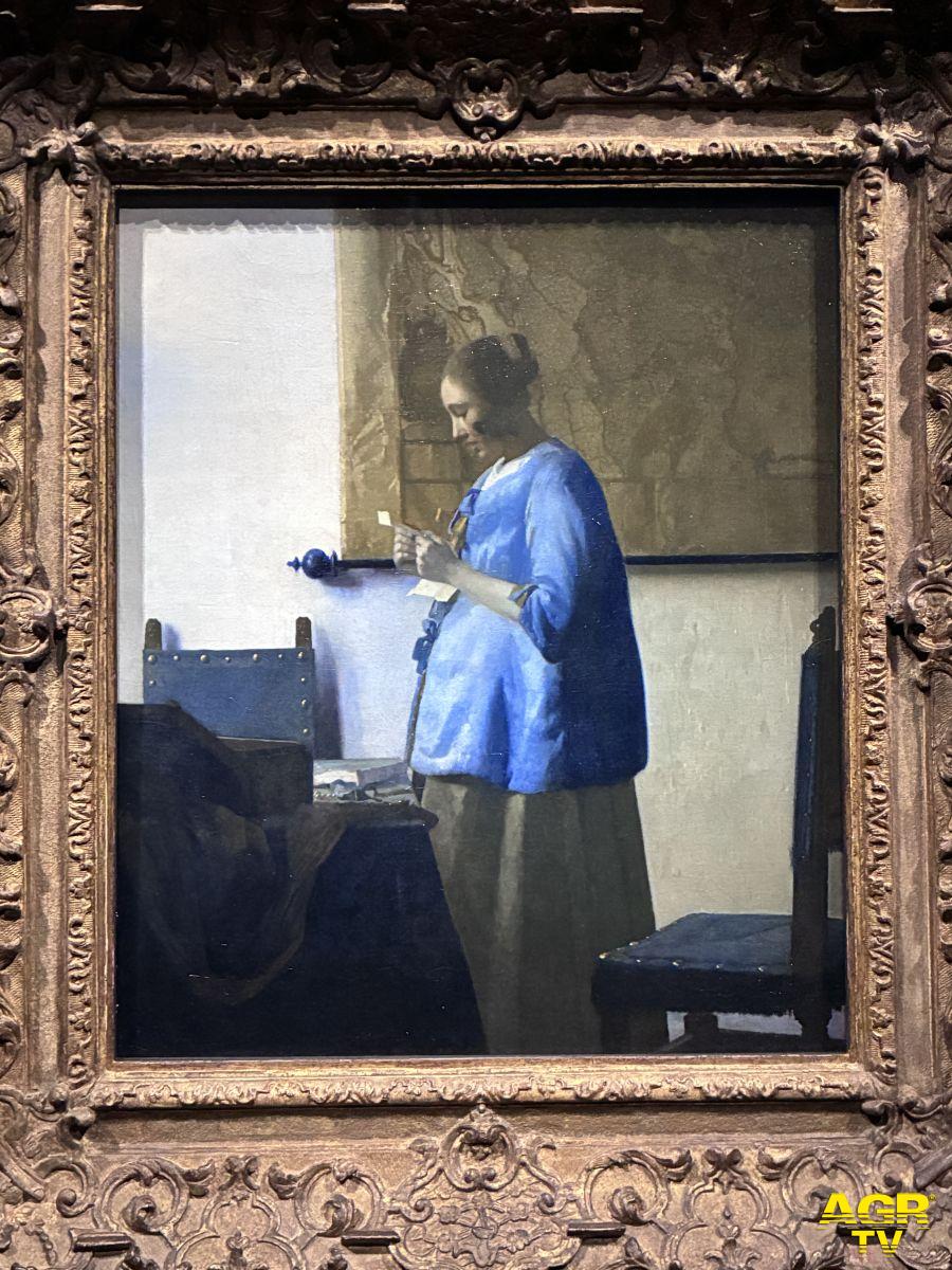 Johannes Vermeer (Delft, 1632 -1675), Donna in blu che legge una lettera, 1662 - 1664 ca, olio su tela, 46,5 x 39 cm, Rijksmuseum, Amsterdam; In deposito dalla Città di Amsterdam (Lascito A. van der H Johannes Vermeer (Delft, 1632 -1675), Donna in blu che legge una lettera, 1662 - 1664 ca, olio su tela, 46,5 x 39 cm, Rijksmuseum, Amsterdam; In deposito dalla Città di Amsterdam (Lascito A. van der H
