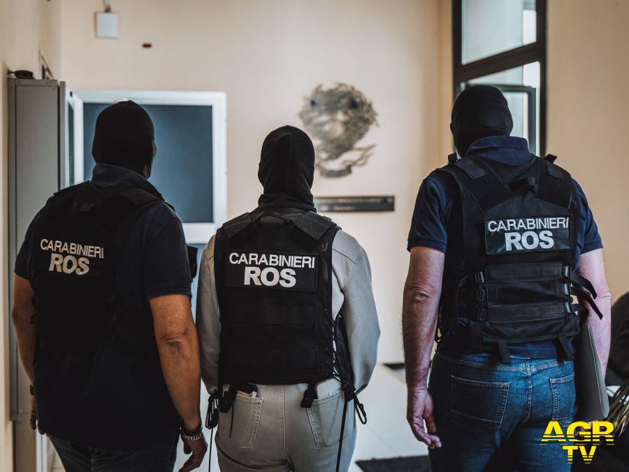 Carabinieri ROS eseguono misure cautelari Carabinieri ROS eseguono misure cautelari