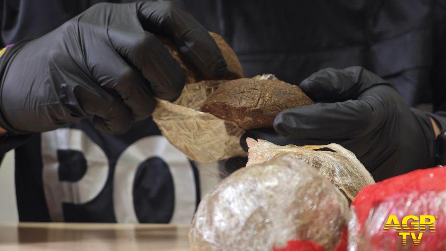 Polizia 51 kg. di hashish sequestrati Polizia 51 kg. di hashish sequestrati