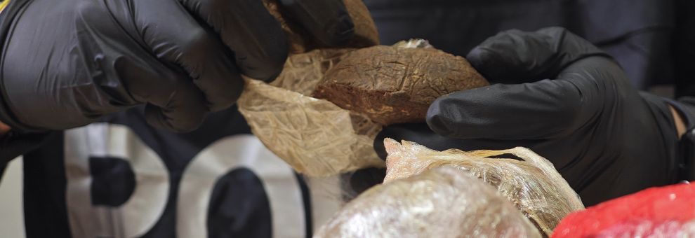 Roma Tor Bella Monaca, fermati due corrieri della droga, arrestati dopo un inseguimento sui tetti,sequestrati 51 kg. di hashish