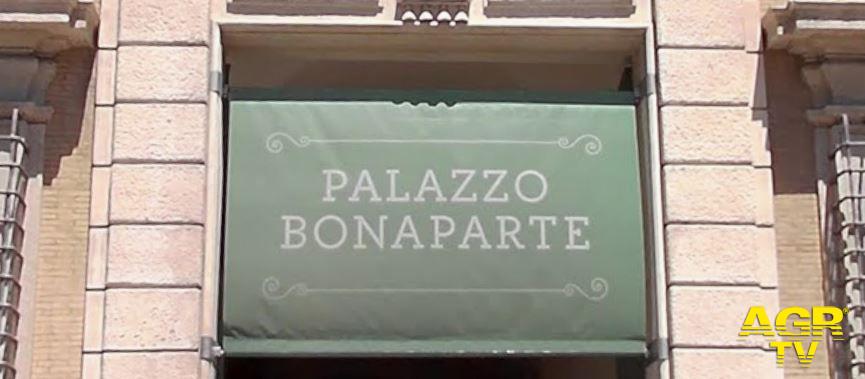 A Palazzo Bonaparte “Novecento italiano” ospita “Le tre età” di Klimt. - © da MapsA A Palazzo Bonaparte “Novecento italiano” ospita “Le tre età” di Klimt. - © da MapsA