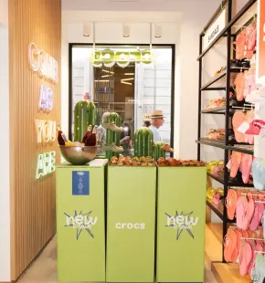 Crocs sceglie Roma per il suo primo store italiano Crocs sceglie Roma per il suo primo store italiano