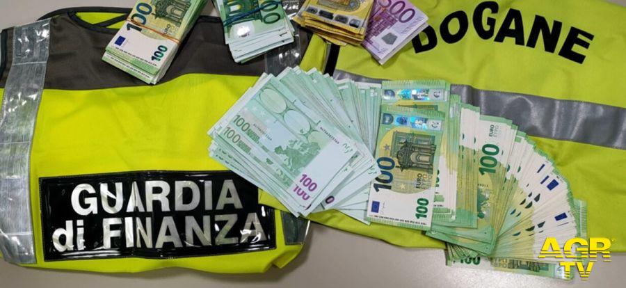 Agenzia Dogane Monopoli Aeroporto di Pisa: sequestrati oltre 2 milioni e oro a passeggeri - © Credits Foto MET Agenzia Dogane Monopoli Aeroporto di Pisa: sequestrati oltre 2 milioni e oro a passeggeri - © Credits Foto MET