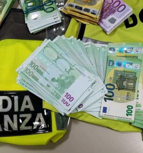 Controlli all'aeroporto di Pisa: GdF e ADM intercettano 2,2 milioni di euro, oro e farmaci illeciti Controlli all'aeroporto di Pisa: GdF e ADM intercettano 2,2 milioni di euro, oro e farmaci illeciti