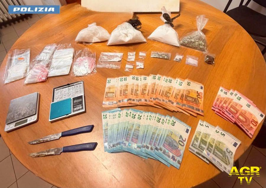 Polizia droga, soldi e pistola sequestrati Polizia droga, soldi e pistola sequestrati