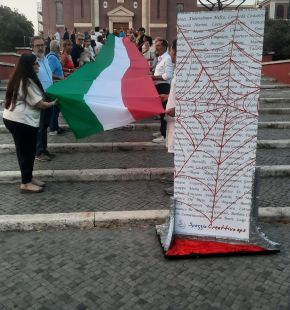 Vittime di tutte le mafie, l'opera dell'artista Leonardo Di Giorgio impreziosisce l'Onda Tricolore Vittime di tutte le mafie, l'opera dell'artista Leonardo Di Giorgio impreziosisce l'Onda Tricolore