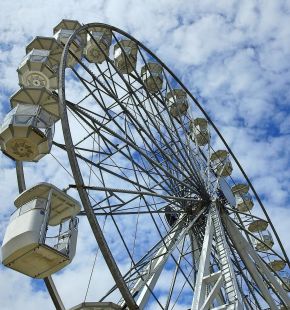 Ostia, ruota panoramica in piazza Magellano, FdI: perchè il bando è stato pubblicato solo a fine luglio?