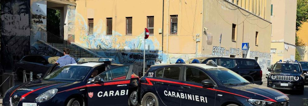 Roma, maxi operazione dei Carabinieri al Quarticciolo, i Paracadustisti Tuscania chiudono a tenaglia l'intera area, 20 arresti