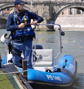 Fiumicino, trovato senza vita il pescatore disperso da due giorni al largo di Focene