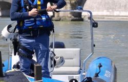 gommone polizia foto archivio AGR