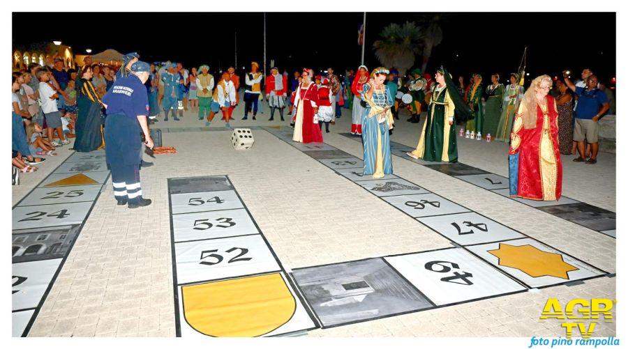 Ostia Antica: il Palio sbarca al Porto tra le stelle - gioco dell’Oca © Foto Credits Pino Rampolla Ostia Antica: il Palio sbarca al Porto tra le stelle - gioco dell’Oca © Foto Credits Pino Rampolla