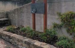 Atti vandalici nel cimitero di Panzano in Chianti: trafugato il monumento bronzeo ai Caduti