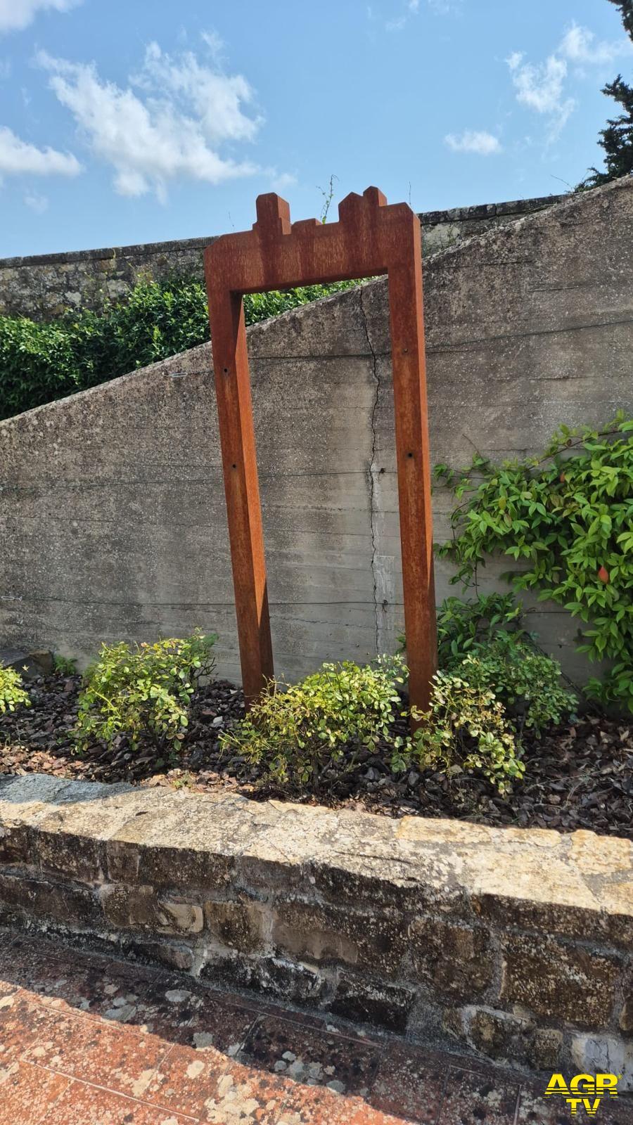 Monumento ai caduti trafugato (Fonte foto Comune di Greve in Chianti)
