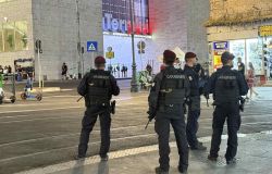 Carabinieri controlli a Termini con paracadutisti
