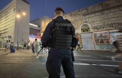 Carabinieri controlli a Termini con paracadutisti