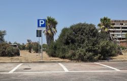 parcheggio via Castelfusano foto Di Matteo