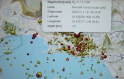 Campi Flegrei, la scossa di magnitudo 4.7 riaccende l'allerta: Qui il rischio è anche geologico
