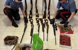 Blitz dei Carabinieri sul litorale, 3 arresti, sequestrati 2,6 kg. di droga e 13 fucili