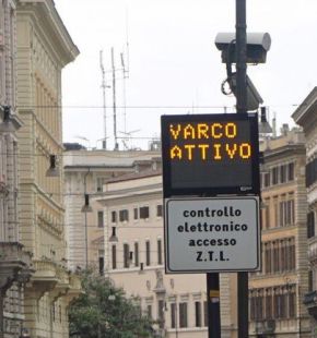 Roma, accesso al Centro storico, nuove regole fino al 7 dicembre per il trasporto merci