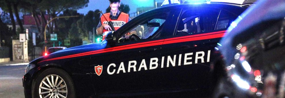 Roma, in manette tre peruviani, imbrattano un Taxi e minacciano il conducente, all'arrivo dei Carabinieri li aggrediscono