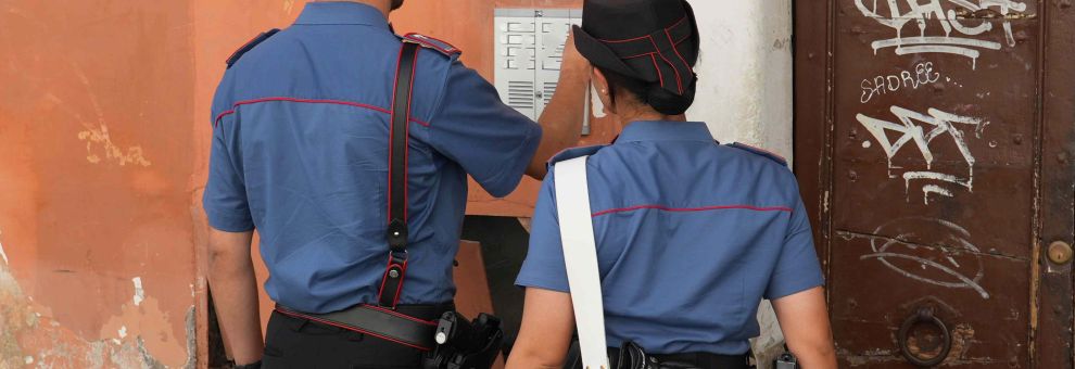 Roma, maxi blitz a Bravetta: cinque arresti e tre denunce dei Carabinieri. Sequestrate droga e armi