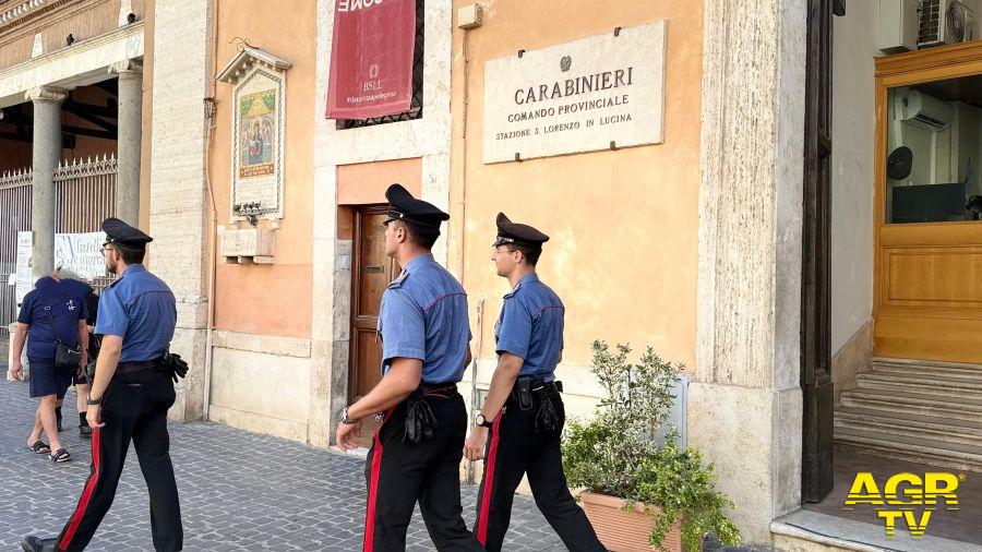 Carabinieri centro piazza San Lorenzo in Lucina intervenuti Carabinieri centro piazza San Lorenzo in Lucina intervenuti
