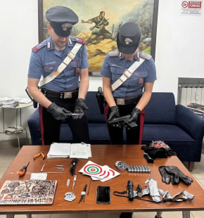 Roma Prati. paura in un coffee shop, 29enne aveva una pistola ad aria compressa, un coltello ed un bisturi