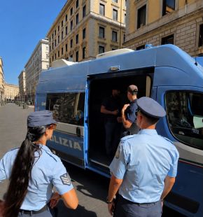 Roma Termini, sicurezza integrata con il Camper Viminale e pattugliamenti congiunti dell'area con la Polizia Greca Roma Termini, sicurezza integrata con il Camper Viminale e pattugliamenti congiunti dell'area con la Polizia Greca