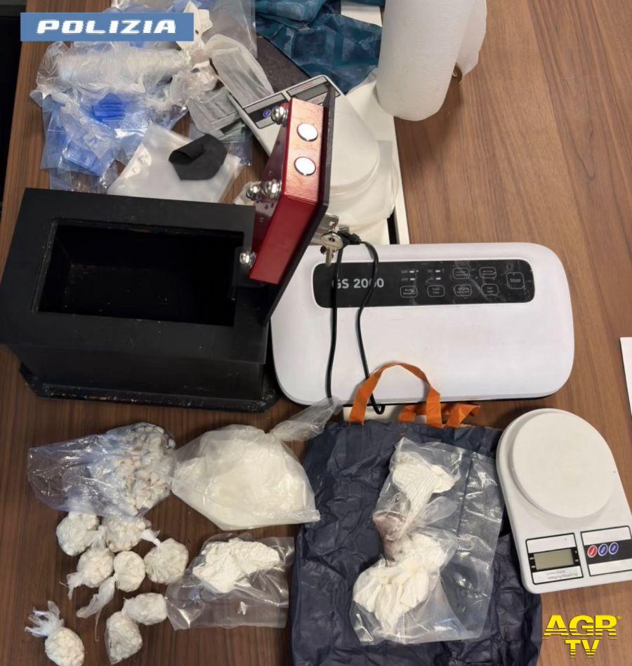 Polizia la droga sequestrata ad Ostia Polizia la droga sequestrata ad Ostia