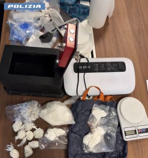 Ostia, appartamento sul mare adibito a base di spaccio, due arresti, sequestrati 600 grammi di droga Ostia, appartamento sul mare adibito a base di spaccio, due arresti, sequestrati 600 grammi di droga