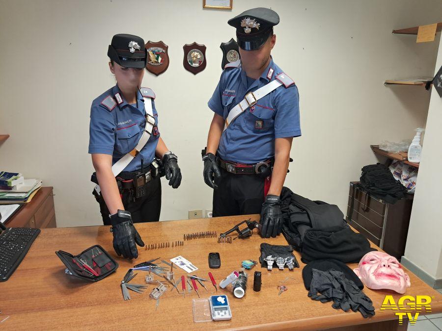 Carabinieri Acilia il materiale sequestrato Carabinieri Acilia il materiale sequestrato