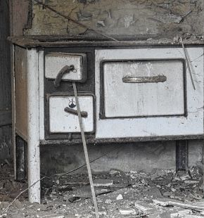 Italia, l'estate è la stagione degli abbandoni, in spiaggia o su ciglio delle strade abbandonati i grandi elettrodomestici