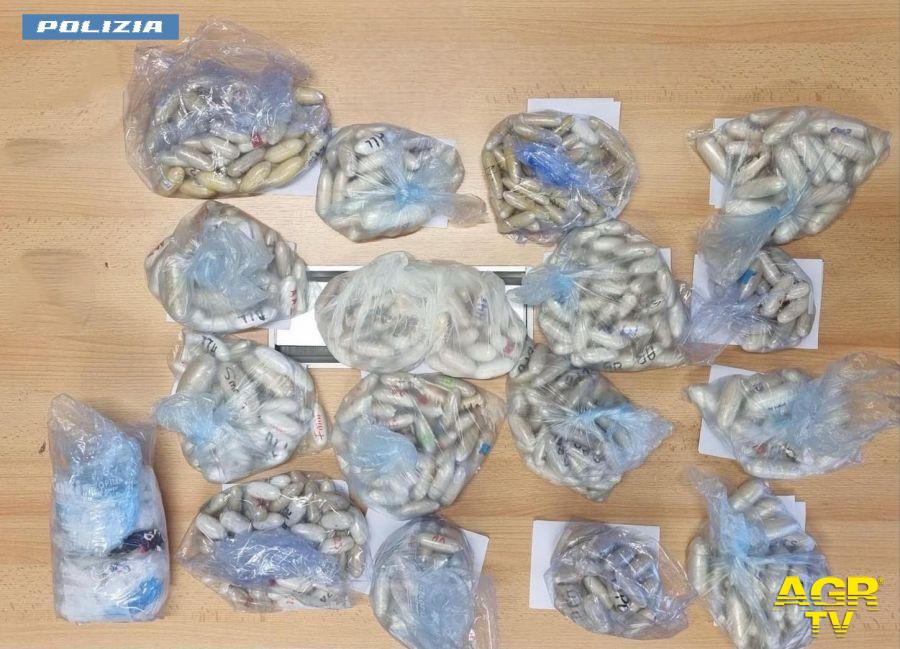 Polizia la droga sequestrata Polizia la droga sequestrata