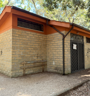 Ostia, bagni pubblici chiusi a Castelfusano, FdI vuole vederci chiaro: richiesta di accesso agli atti sui lavori di ristrutturazione