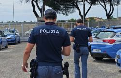 Roma, color code dello spaccio con lacci che distinguevano le diverse droghe, 6 arresti