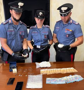 Ostia, tentano la truffa del finto Carabiniere ad un'anziana, li arrestano i Carabinieri veri, due in manette