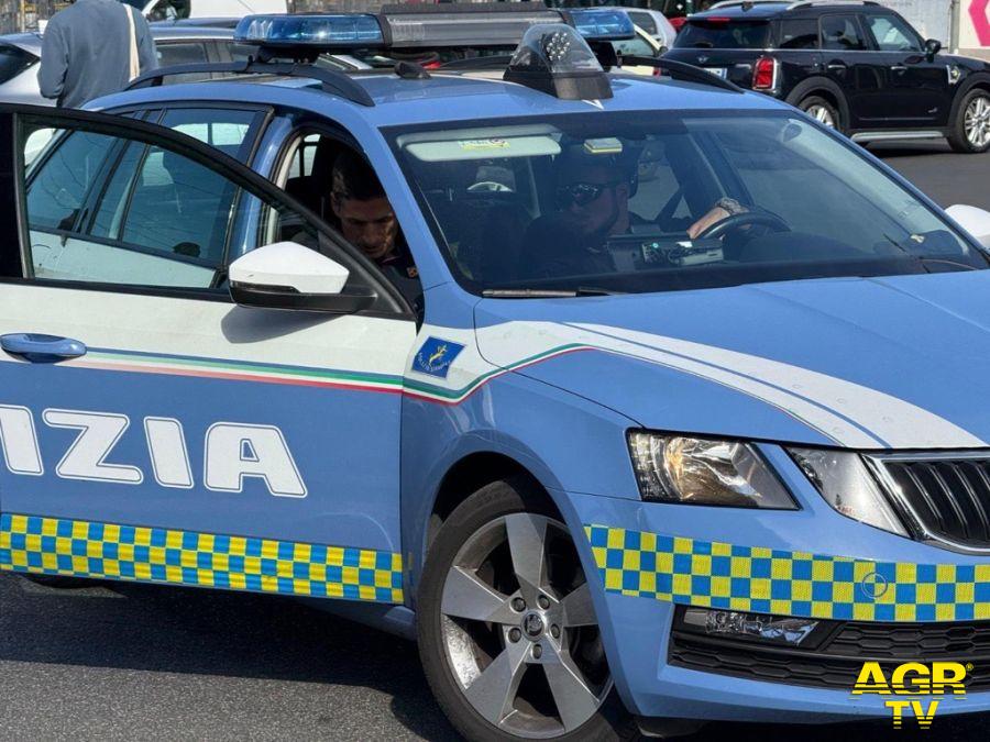 Polizia stradale che ha fermato il corriere Polizia stradale che ha fermato il corriere