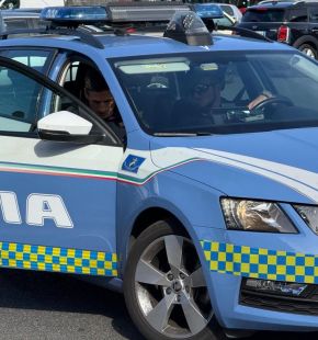 Gallicano, fermata corriere di droga sull'A1 con 2 kg. di hashish, arrestata la donna al volante
