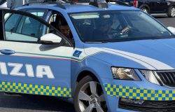 Gallicano, fermata corriere di droga sull'A1 con 2 kg. di hashish, arrestata la donna al volante